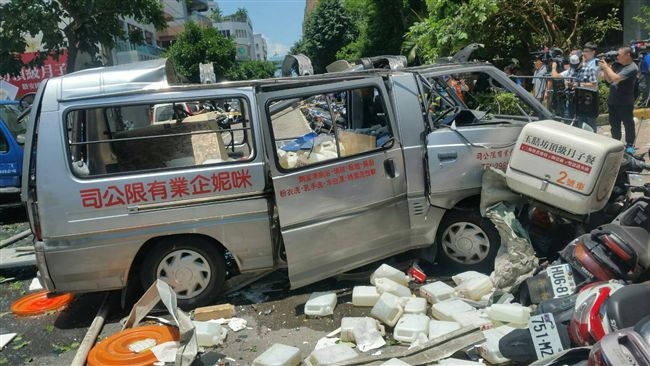 圖多！玉膳坊月子餐工廠氣爆滿目瘡痍