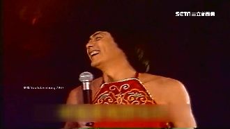 豬哥亮穿肚兜登台　遭楊小萍虧像乩童