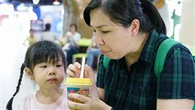 熱到中暑？喝之前要先微波的怪獸冰沙