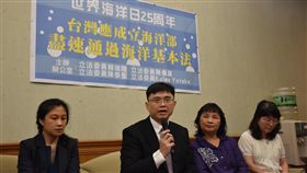 賴瑞隆,陳曼麗,Kolas Yotaka　圖／賴瑞隆辦公室提供