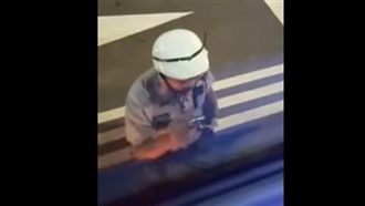違停拗警別開單遭拒　女討拍反被洗臉