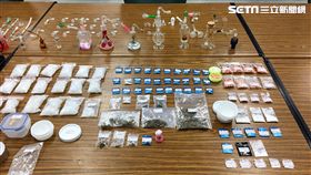 松山分局接獲線報前往陳男住處埋伏，趁他下樓時將其逮捕，再帶回租屋處搜索，一舉查獲大量毒品及各式吸食器（翻攝畫面）