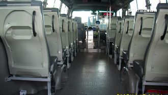 台中女大生下公車門突關…頭夾車外晃