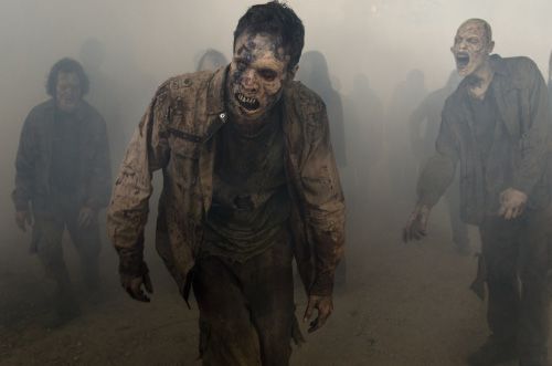 愛玩又愛⋯男玩射擊怒告喪屍抓傷喉嚨