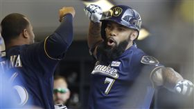 ▲Eric Thames敲出本季第16轟，無奈密爾瓦基釀酒人延長賽輸球。（圖／美聯社／達志影像）