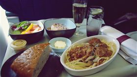 飛機上熱水、咖啡噁到爆？空服員大多不會喝
圖／攝影者Matt@PEK, Flickr CC License
https://flic.kr/p/8c9GJr