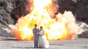 日本漫畫家爆裂、爆破婚紗（圖／翻攝自きだて たく推特）