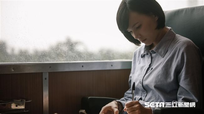 泰隆艾格頓義氣相挺室友拍《接線員》