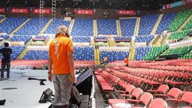 紅磡體育館發生意外。創作人林敏驄將於今、明兩晚，假紅館舉行《今天星閃閃35年時日如飛林敏驄腦交戰作品展演唱會》，９日下午5時許，暢運道9號紅磡體育館，發生油壓工作台倒塌事故，現場消息指至少10人受傷，傳出草蜢3名成員蔡一智、蔡一傑及蘇志威受傷。－圖／翻攝自林敏驄臉書