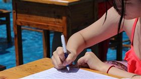 水上樂園,水中,高考,大陸,模擬考,比基尼,泳裝,裸考　圖／翻射自騰訊圖片　https://goo.gl/sN4VIr