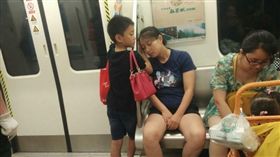 中國大陸,成都,地鐵,暖男
圖／翻攝字直播成都微博