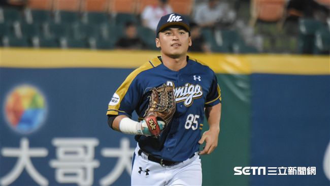 朱育賢敲再見安　桃猿魔術數字M7