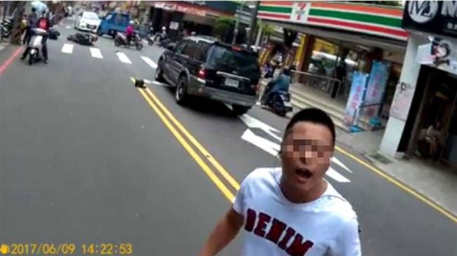 撞直行車還打人　酒駕屁孩發文道歉