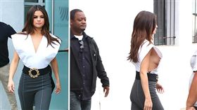 ▲IG女神賽琳娜日前現身洛杉磯，穿著一身白色大V領誇張上衣，露出飽滿側胸作風超大膽。（圖／翻攝自popsugar）