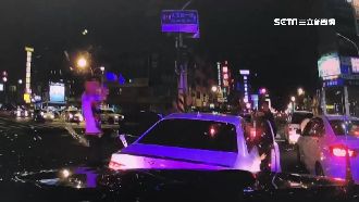 毒蟲拒檢逆向狂飆　霹靂小組圍捕逮人