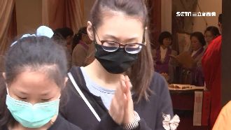 豬哥亮告別式　謝金晶獨誦憶父文