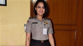 印尼警花齋戒月溫馨喊話 網友融化了(圖/翻攝自ismiaisyah20／IG)