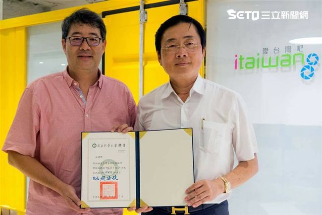 05:39齊導傳了自拍日出圖給他⋯