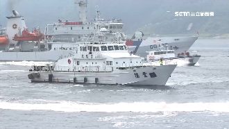 海巡反恐操演　小英登艦吃「辛酸麵」
