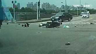 視線死角釀禍　孝子載母遭貨車撞死