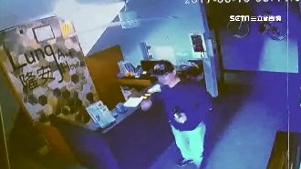 齊導最後身影曝光　夜宿楓港清晨上工