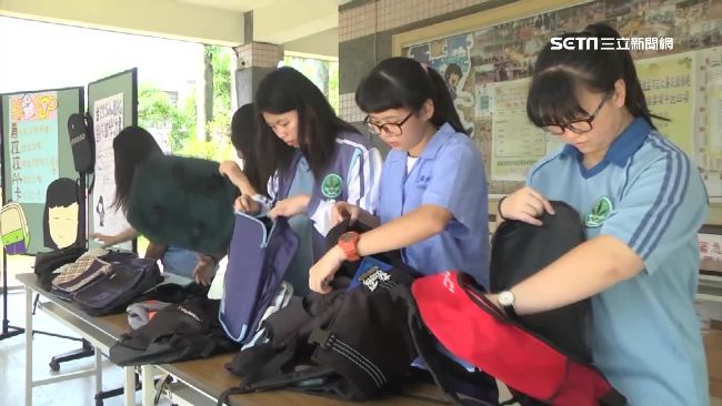 蘭陽女中送愛　收集二手書包到非洲