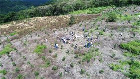 齊柏林失事直升機，推測墜機前呈左傾狀態。（圖／民眾提供／中央社）