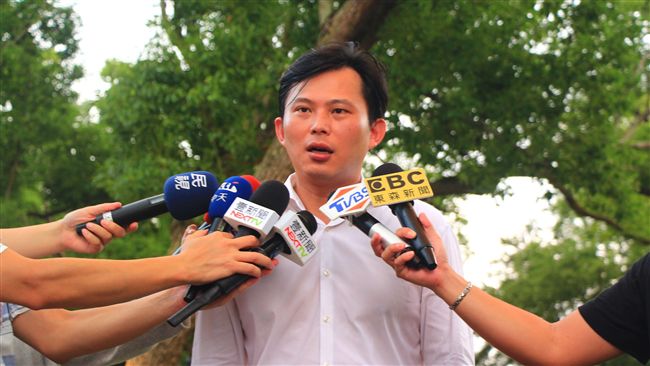 林飛帆大喜　黃國昌林昶佐獻上祝福