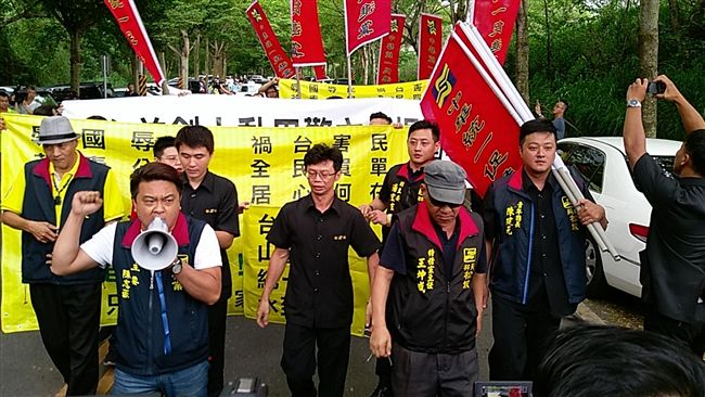 林飛帆婚禮　統促黨高喊「苦了警方」