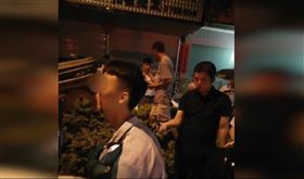 學生撞貨車眼球懸掛臉頰_http://slide.news.sina.com.cn/s/slide_1_2841_157866.html/d/8#p=3