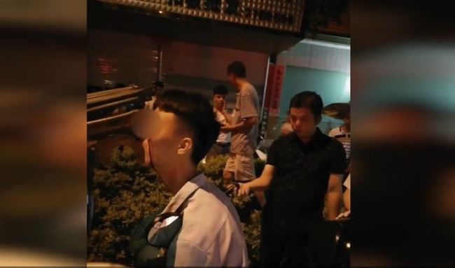 男騎車狂飆撞貨車　眼球彈出懸掛臉頰