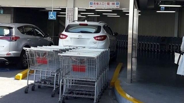 停車堵入口處　民眾出手「埋好埋滿」