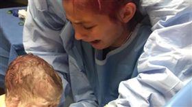 美國12歲女童接生弟弟／Nikki Smith臉書