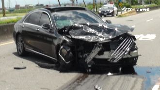 賓士車對撞轉彎車　8旬婦遭拋飛不治