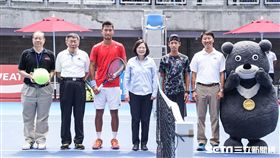 台北市長柯文哲陪同總統蔡英文視察台北網球場，世大運，台塑盃 圖／記者林敬旻攝