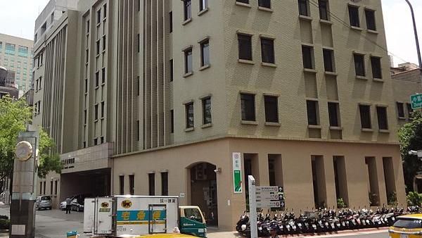 亞泥展延惹議　礦務局長申請退休獲准