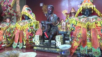 報明牌成「賭神」？六空師父擲骰問事