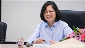 １６：９
總統蔡英文視察台南市美術館當代館　圖／記者林敬旻攝