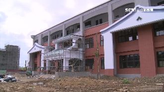 全新鎮公所詭異設計！民眾：像殯儀館