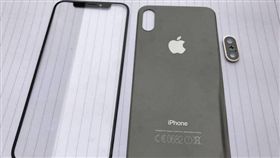 16:9
iPhone 8傳最終版外型曝光　外洩照透玄機
圖／翻攝自reddit
https://www.reddit.com/r/iphone/comments/6gthz9/new_iphone_7siphone_8_front_and_back_panel_images/