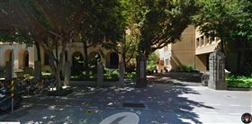 腦漿外溢、肢體變形　台大醫學院營繕股長院內墜樓死。（圖／翻攝GOOGLEMAP)
