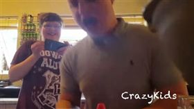 英國，三明治，蜘蛛,狼蛛（圖／翻攝自YouTube）