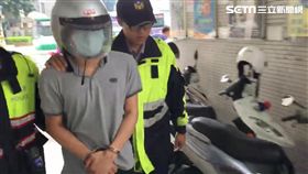 施男被警方移送。（圖／翻攝畫面）