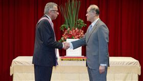 外交部長李大維頒贈「大綬景星勳章」予巴拿馬共和國大使馬締斯_外交部網站