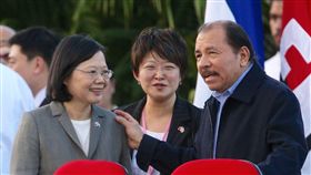 蔡英文出訪尼加拉瓜，與尼加拉瓜總統奧蒂嘉（Daniel Ortega）寒暄（圖／中央社）