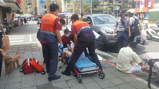 警友會副站長被逼車　當街揮刀砍駕駛