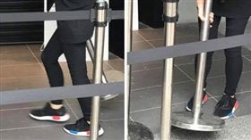 他酸愛迪達工讀生穿假鞋　網友怒轟：有必要這樣？(圖/翻攝自爆料公社臉書)