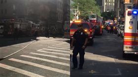 美國紐約西百老匯街頭於當地星期二上午8時40分左右疑似驚傳爆炸