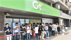 Pepper正式上工！亞太電信推限量iPhone 7曜石黑