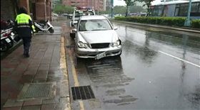 肇逃的賓士車（圖／翻攝畫面）